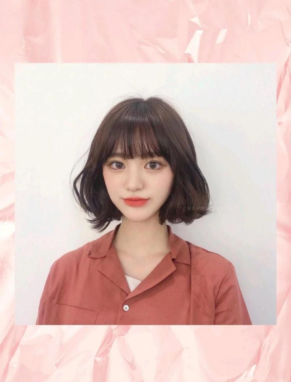 矮个子大圆脸短发烫哪种卷发好看,适合圆脸短发的羊毛卷发减龄