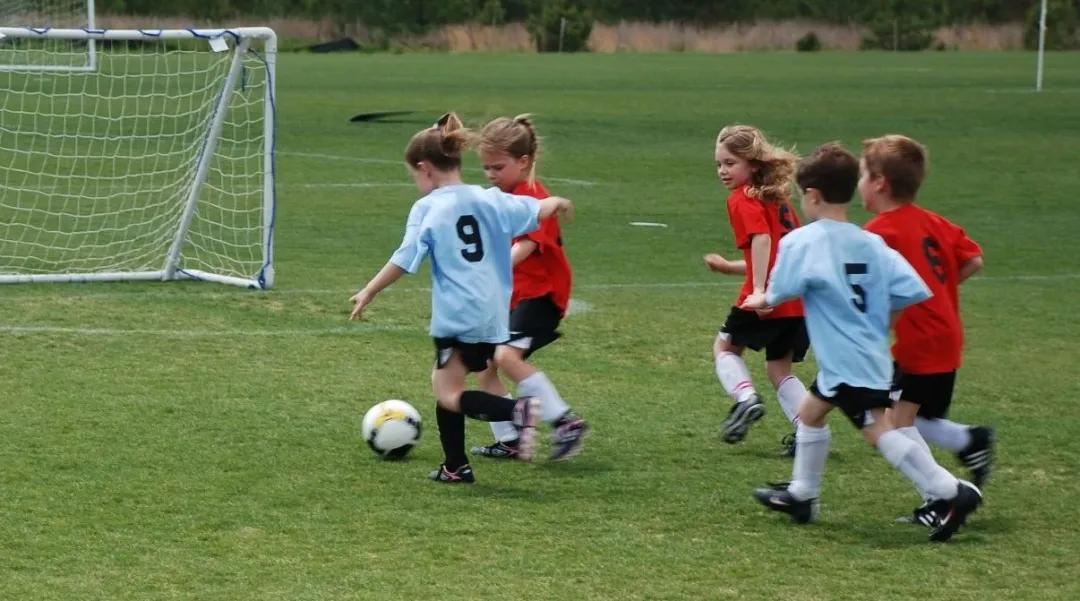 足球打比赛时怎么超常发挥,足球比赛如何克服心理压力