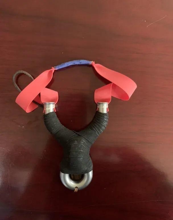 男子使用万元“神器”专业打鸟！3个月干掉1000余只斑鸠