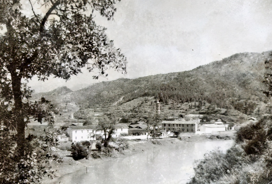 1950年国民*党**一县长落难，求陈毅找工作，陈老总：不会忘记朋友