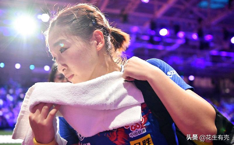 刘诗雯惨败日本无缘8强,17年刘诗雯朱雨玲争议球