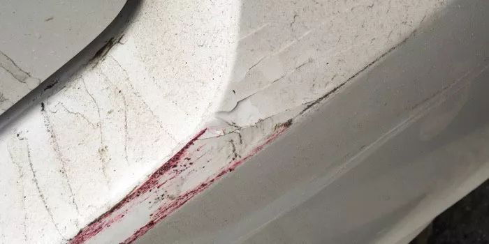 汽车油漆喷完为什么会起皮,汽车喷漆时油漆起皮