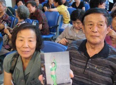 周冬雨出道后一共拿过几个奖,周冬雨28岁就拿了两个影后