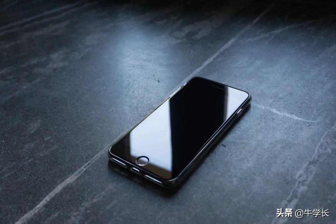 苹果手机黑屏又白屏怎么办,iphone手机开不了机黑屏充电