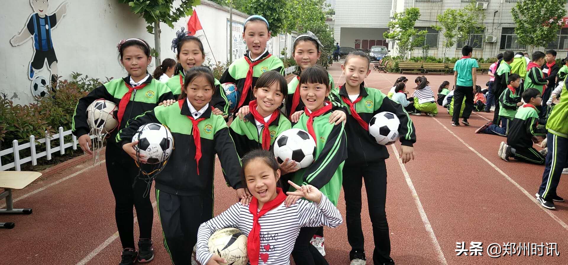 荥阳市第二小学春季运动会,学校校长杯足球赛开幕式报道