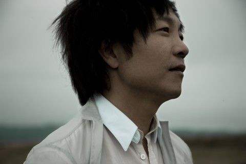 “歌神”许巍：曾因抑郁症险些自杀，如今年过半百，却回归为少年