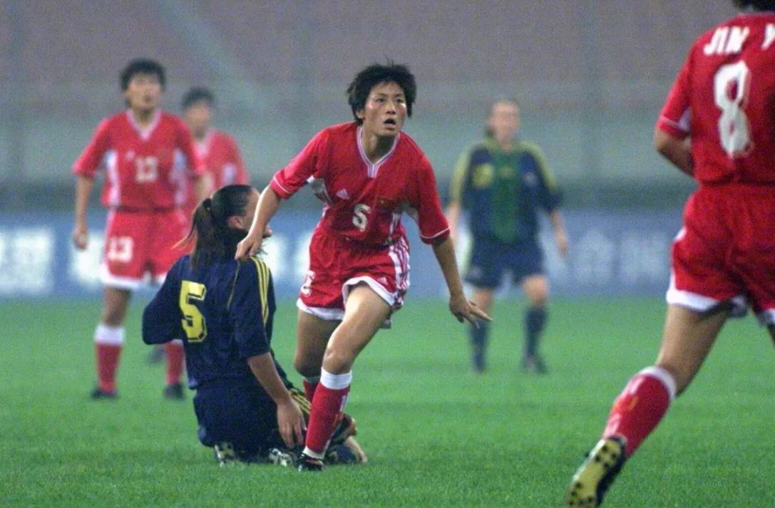 女足主教练水庆霞面对面,女足如何评价总教练水庆霞