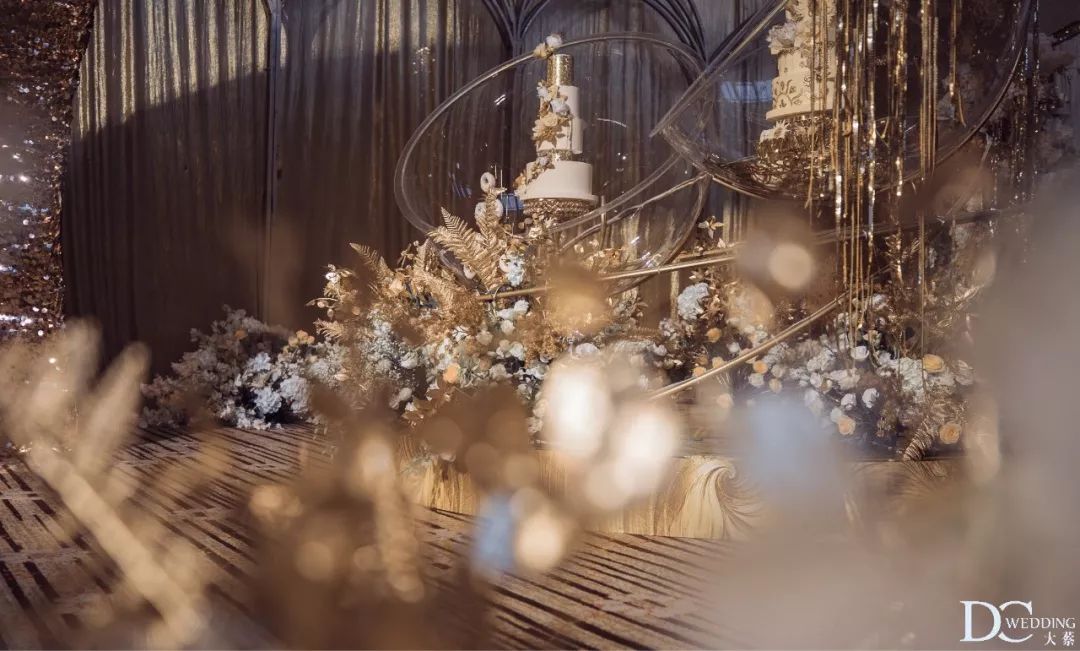 香槟金宫廷婚礼布置现场,香槟色中式婚礼震撼现场