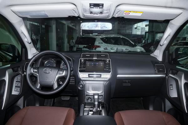 18款国产3.5普拉多越野测试,普拉多非承载式车身高速越野