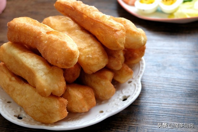 油条怎么做酥脆松软不用酵母牛奶,油条家常做法用酵母粉200克牛奶
