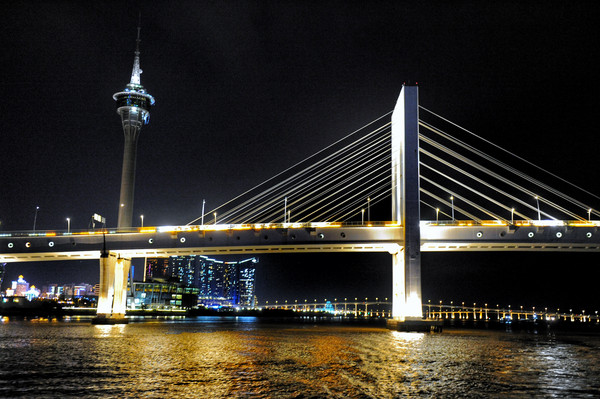 珠澳海湾夜游，看遍左手澳门右手珠海的繁华