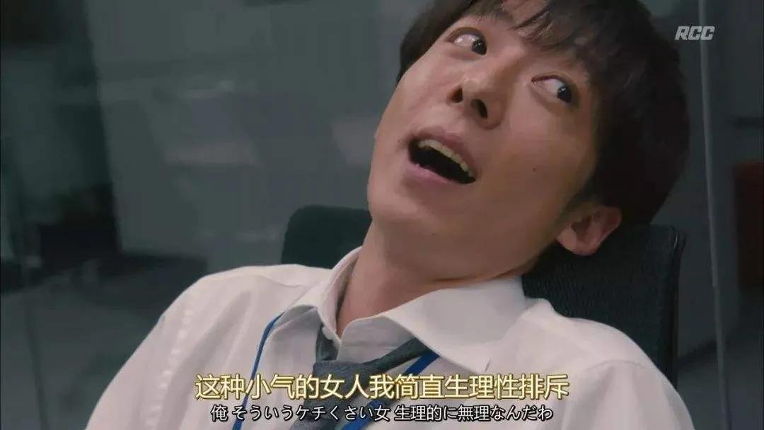 李佳琦被“女助理”给坑惨了：那些爱占便宜的年轻人，真的很掉价