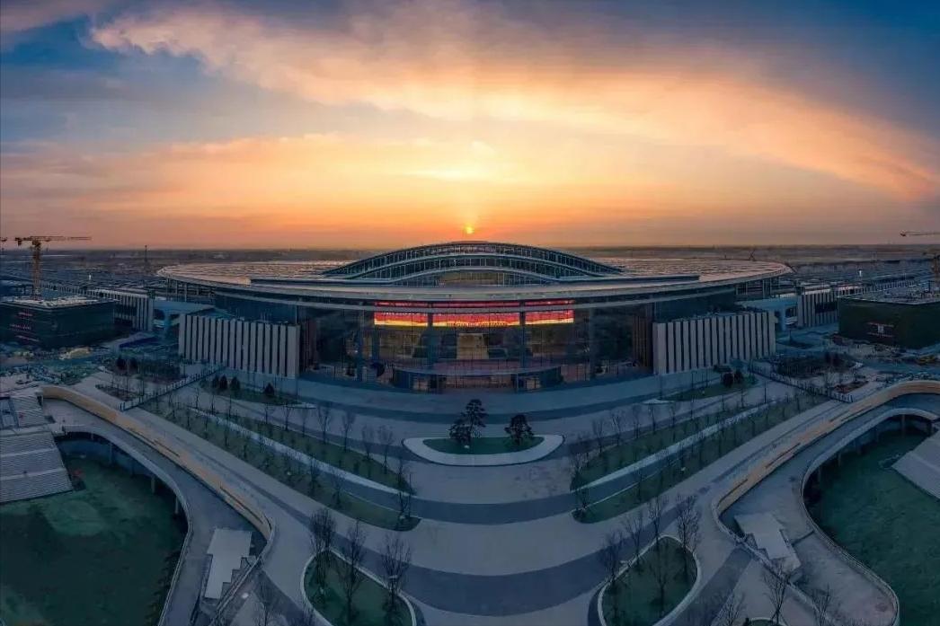 面积相当于一个国际标准的足球场,面积超过一个标准足球场