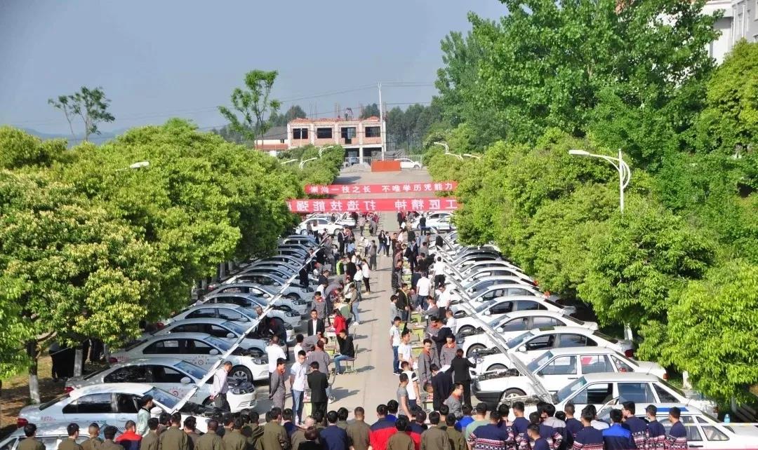 四川汽车职业技术学院招生办电话,四川汽车职业技术学院报名入口