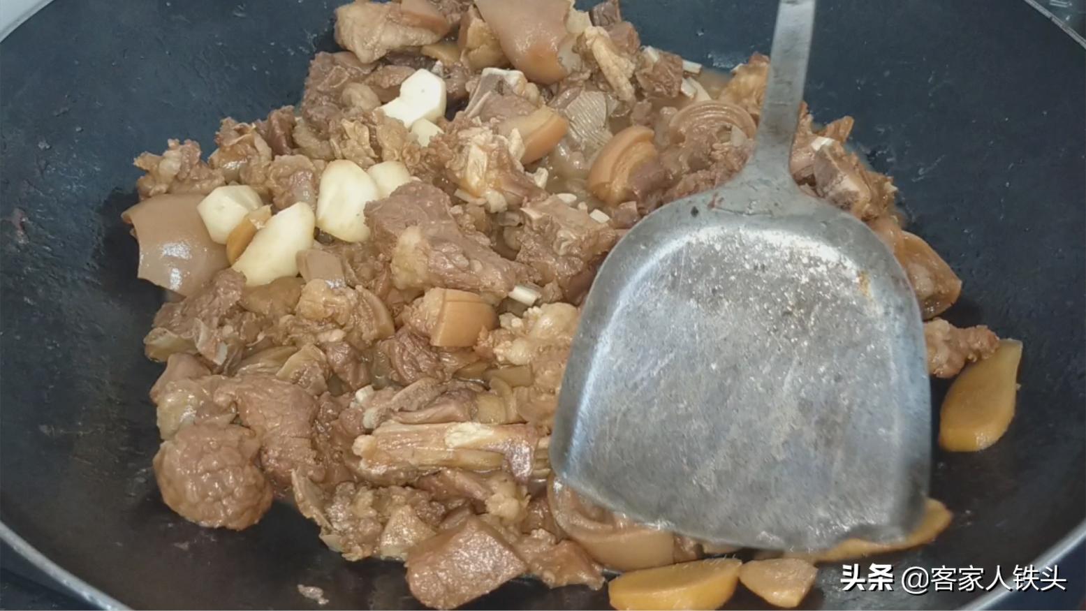 天冷了羊肉火锅怎么做好吃,冬天多吃羊肉教你孜然羊肉的做法