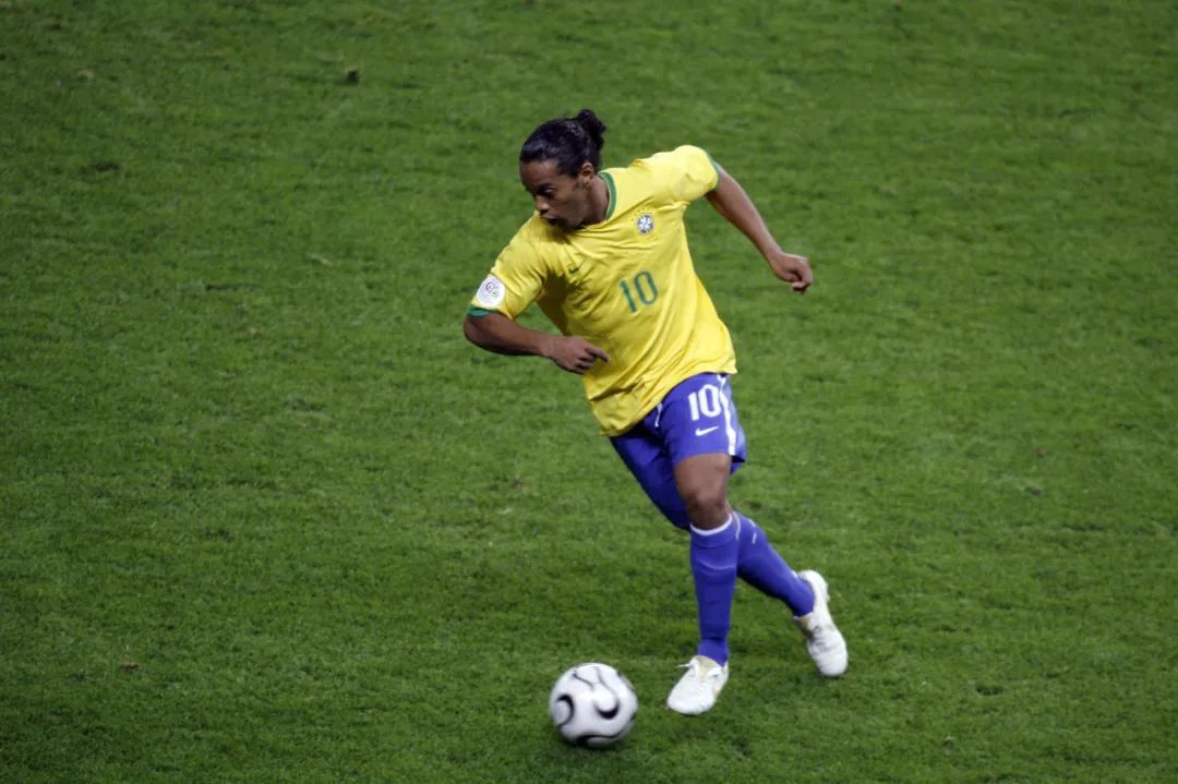 巴西十大足球巨星名单,巴西混子球员凯撒