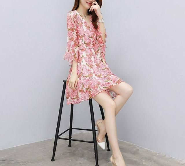 宽松气质印花连衣裙洋气时尚减龄,时尚印花长款大摆雪纺高档连衣裙