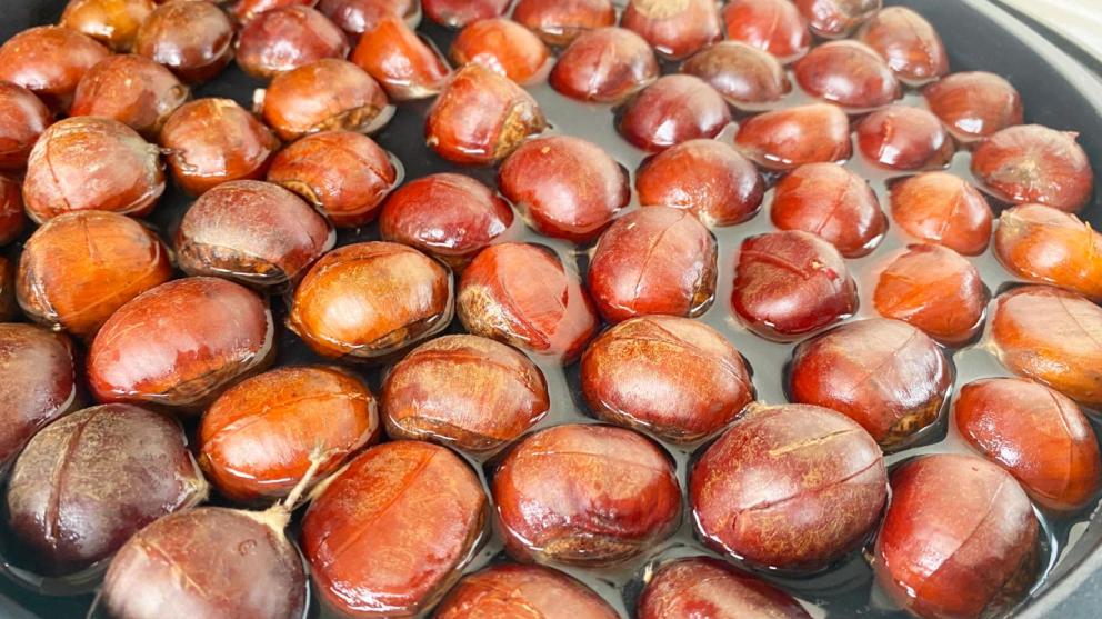 板栗怎么去壳最简单方法视频,才知道剥栗子有这样的方法