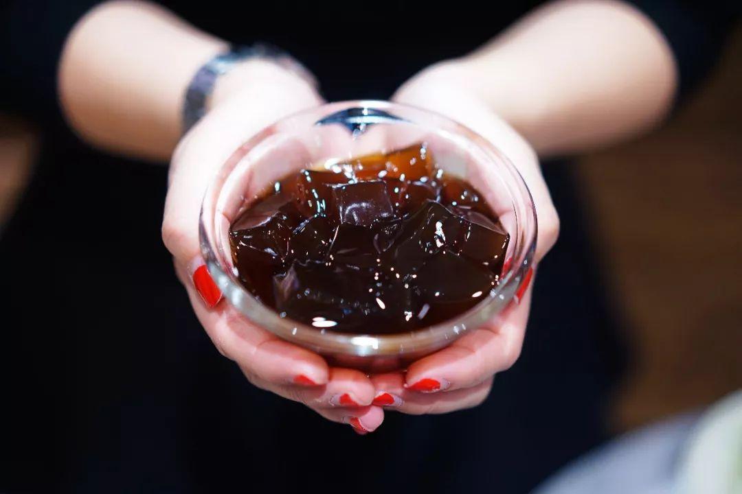 侯彩擂奶茶 (侯彩擂奶茶加盟店价格)