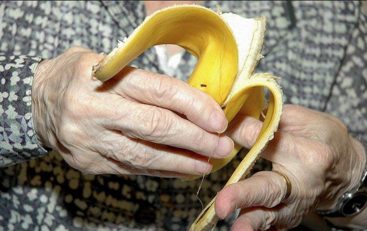 睡觉前肚子饿了吃什么水果好呢,肚子饿的时候会选择不好吃的食物