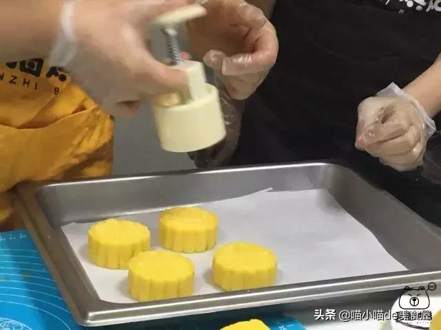 流心奶黄月饼小月饼,香港生产美心月饼流心奶黄月饼