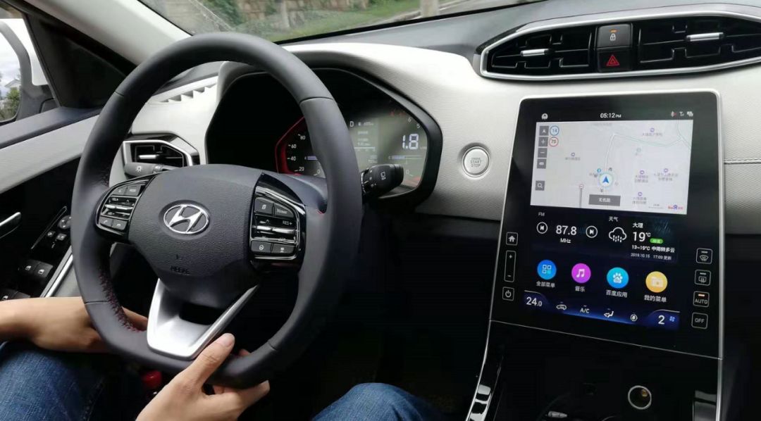 搭载12.3英寸竖屏,百公里油耗才5.3L,试驾北京现代全新一代ix25