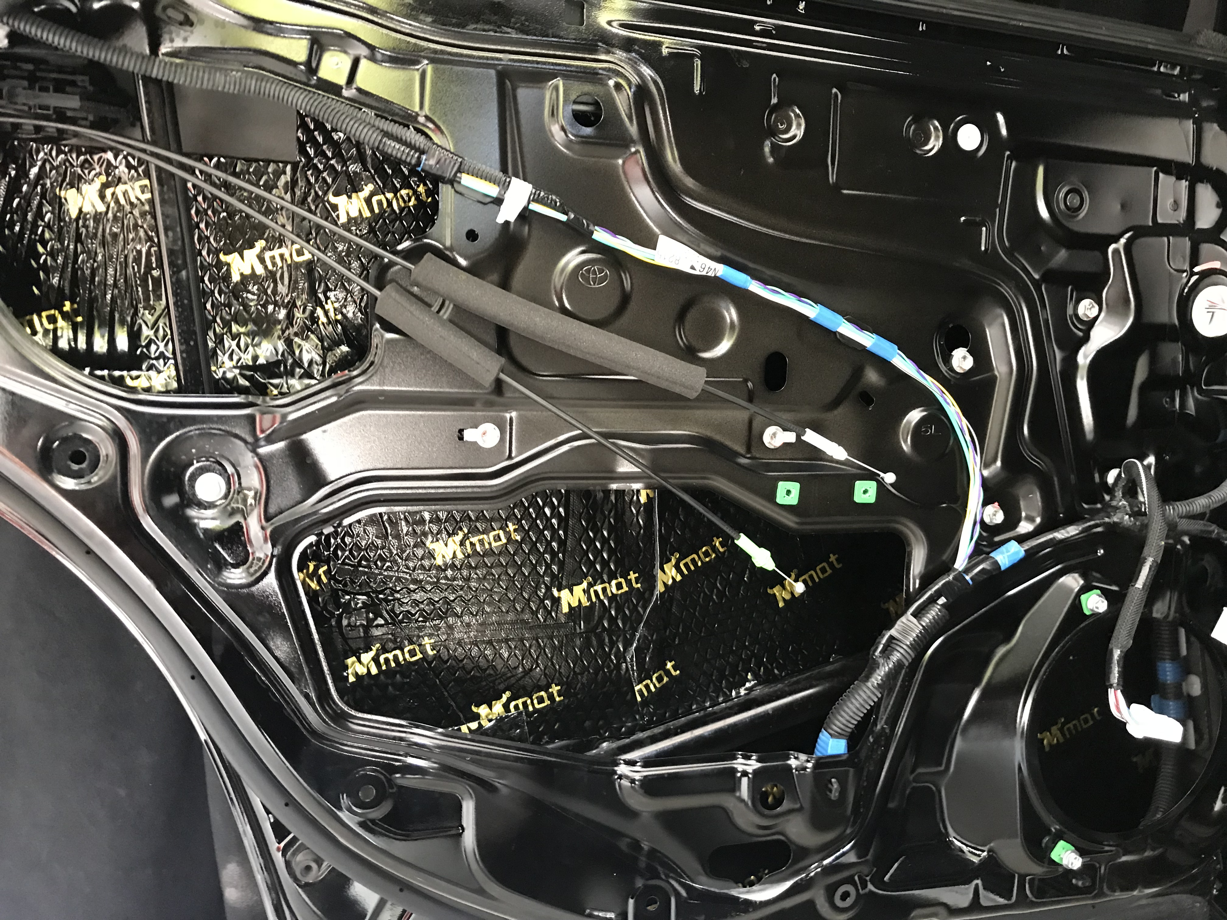 音皇丰田皇冠汽车音响改装桃木功放,视觉听觉双重享受