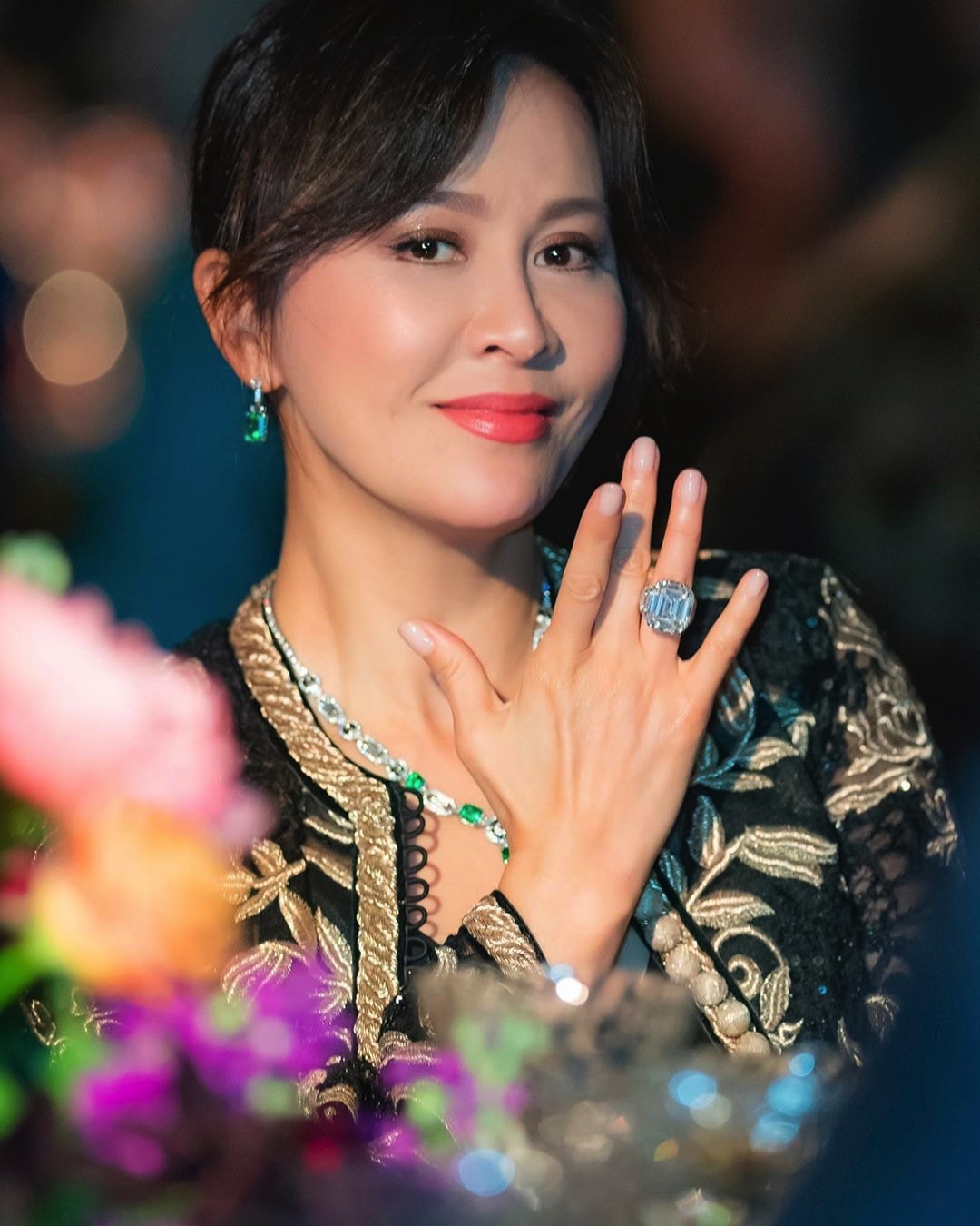 刘嘉玲买100年皇冠多少钱,刘嘉玲把500万古董当花瓶