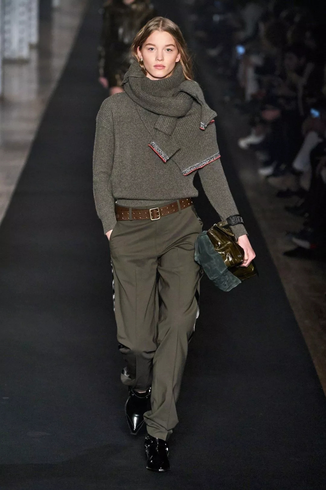 腿粗屁股大的女人有什么讲究,腿粗屁股大的女人适合穿什么鞋