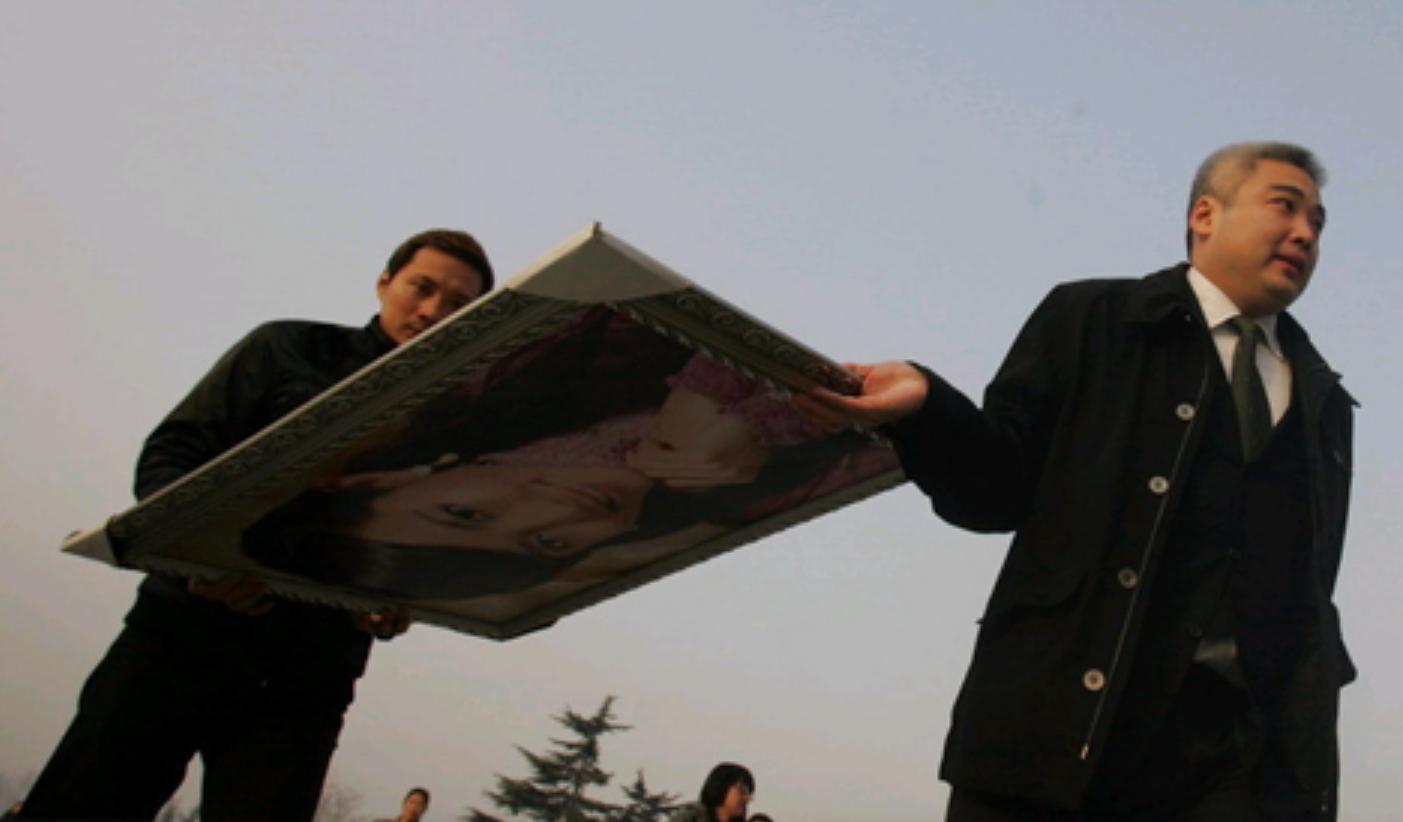 李钰男友汪雨现在怎么样了,被赵薇借命的李钰