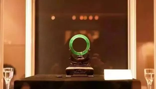 价值千万的翡翠手镯鉴宝,最贵的翡翠手镯一亿元左右