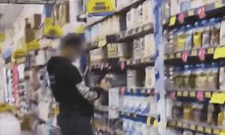 悉尼女愤怒曝光，称华人代购在药店内视频接单，购买大量奶粉