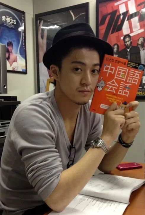 日本演艺界“行走的荷尔蒙”！不仅是帅、人品好，演技还顶级