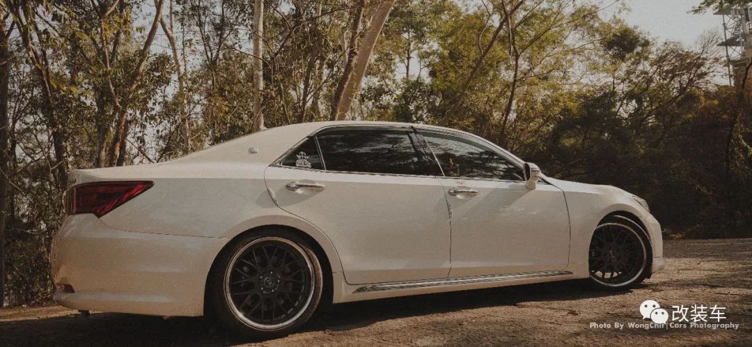 14代丰田皇冠改色,14代丰田皇冠颜值如何