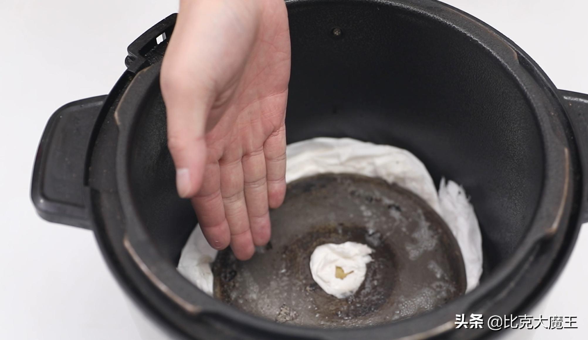 电饭锅发热盘烧糊怎么办,电饭锅加热盘烧焦黑怎么清洗