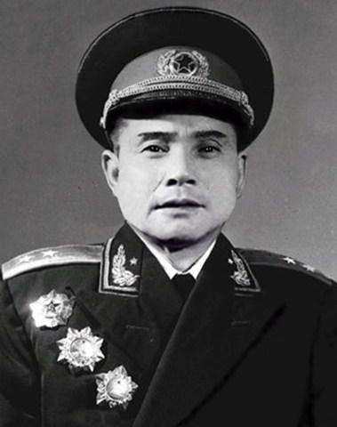 为了等一位特殊的人物，这位开国将军的葬礼推迟了五天