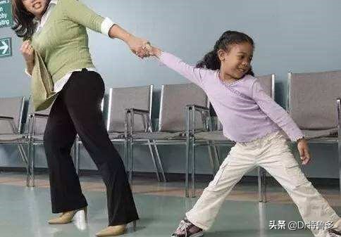 宝宝胳膊拽了一下疼怎么办,宝宝胳膊一拽响