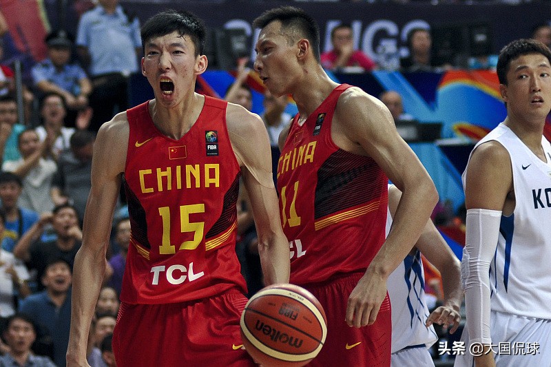 周琦强硬暴扣,周琦重扣