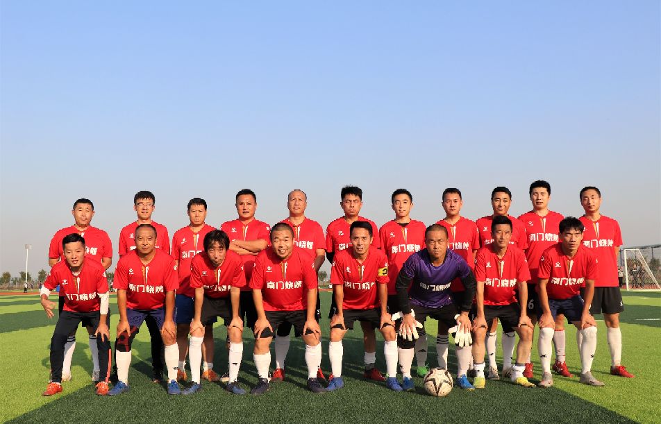 国庆足球比赛不打烊“南门烧烤”足球队迎来四连胜