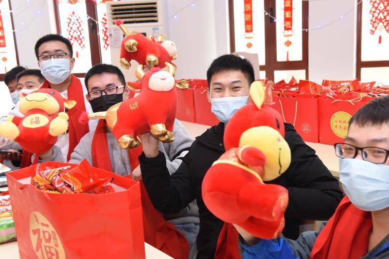 大连海洋大学:留校学生欢度除夕