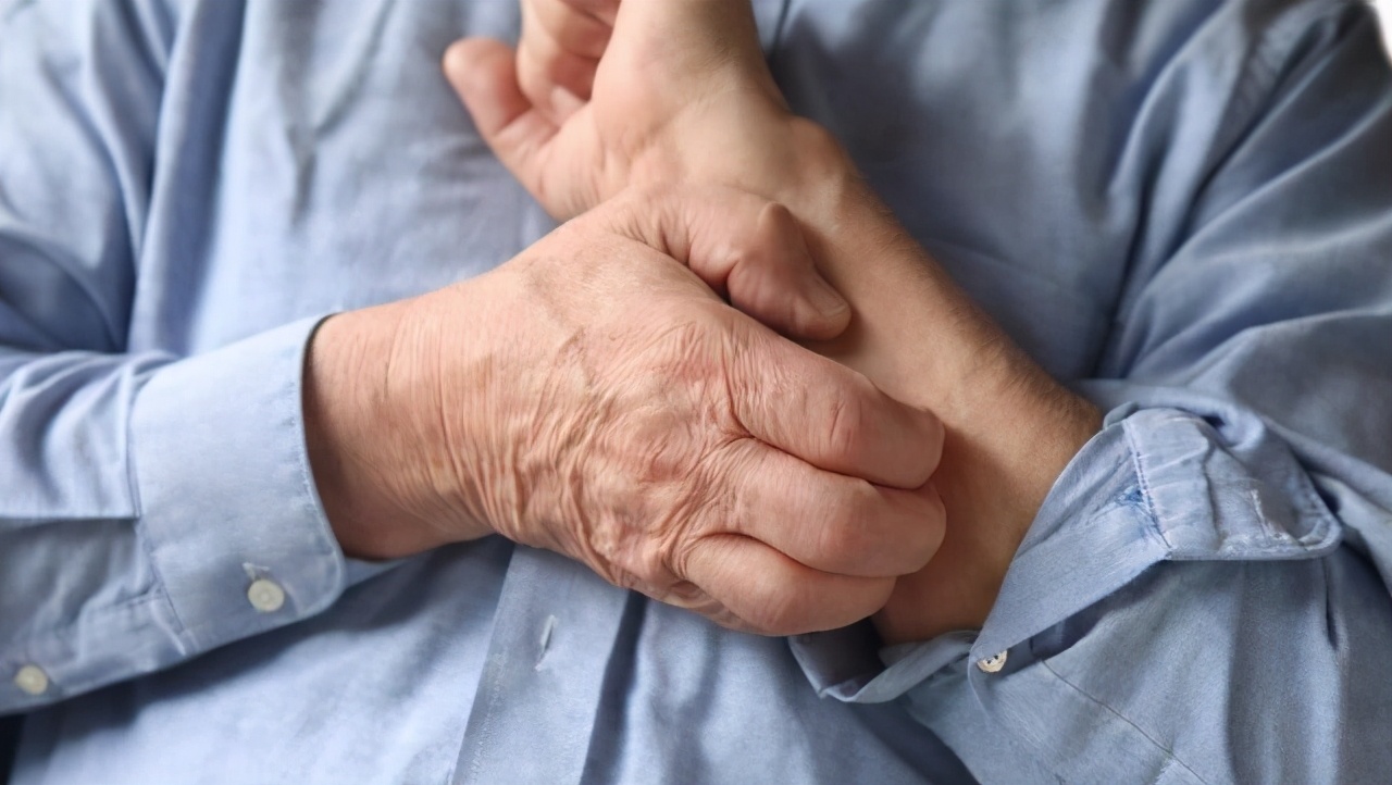 热天手上长汗疱疹怎么回事,天气热身上起汗疱疹