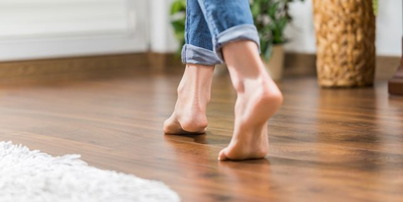 为什么最近突然觉得脚变大了,脚突然变大了怎么回事