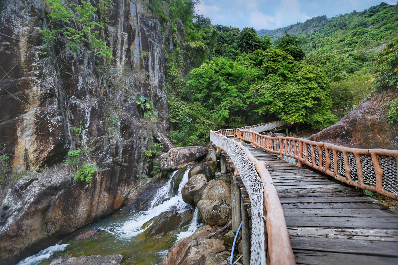 广州簕杜鹃瀑布,广州附近的高山瀑布