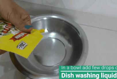 白墙有小坑怎么去除,白墙打洞上的污渍怎么去除