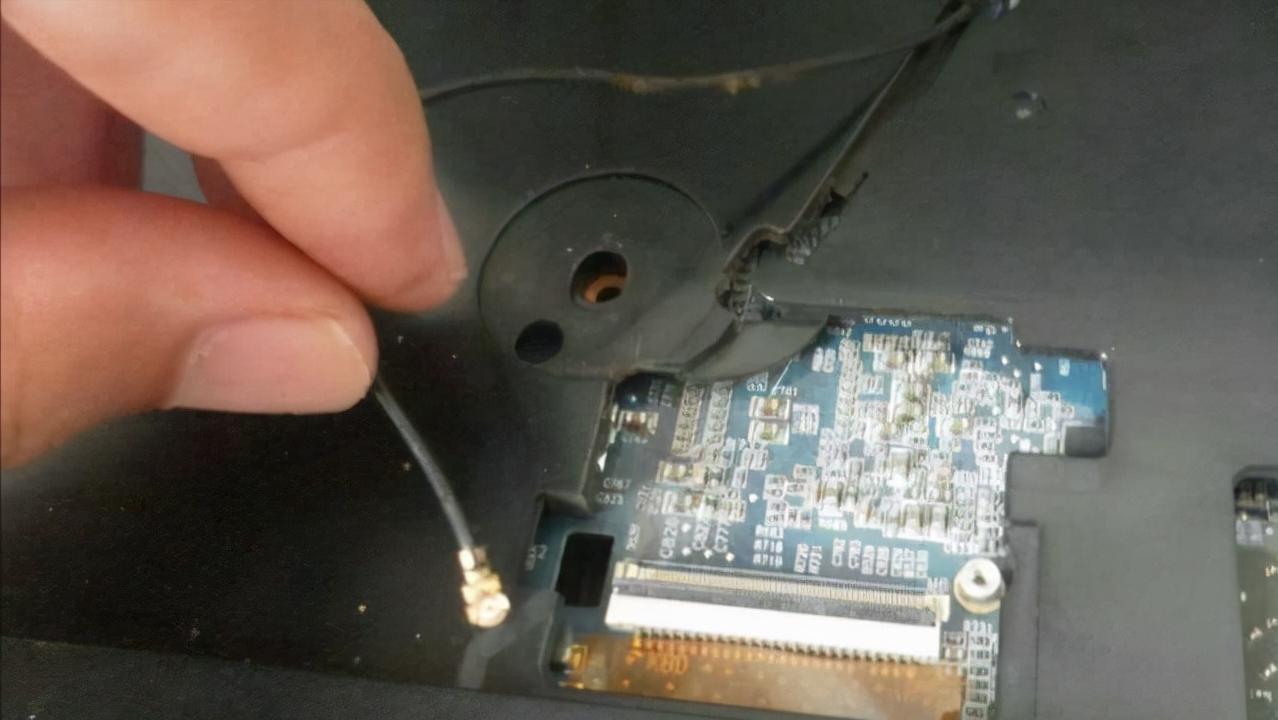 电脑显示器hdmi2无信号是什么原因,电脑挪了个位置显示器显示无信号