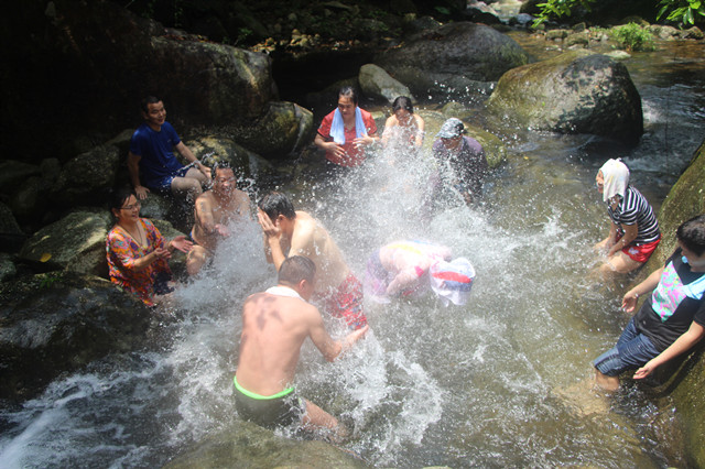 7月7日山间一潭水,悠游无夏日,狮子头莲花坑溯溪游泳开炉腐败