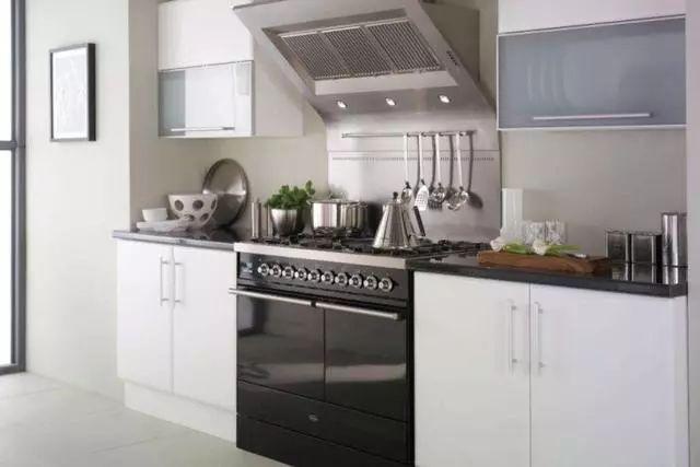 油烟机做饭很呛味怎么办,做饭时吸油烟机把火都吸走了