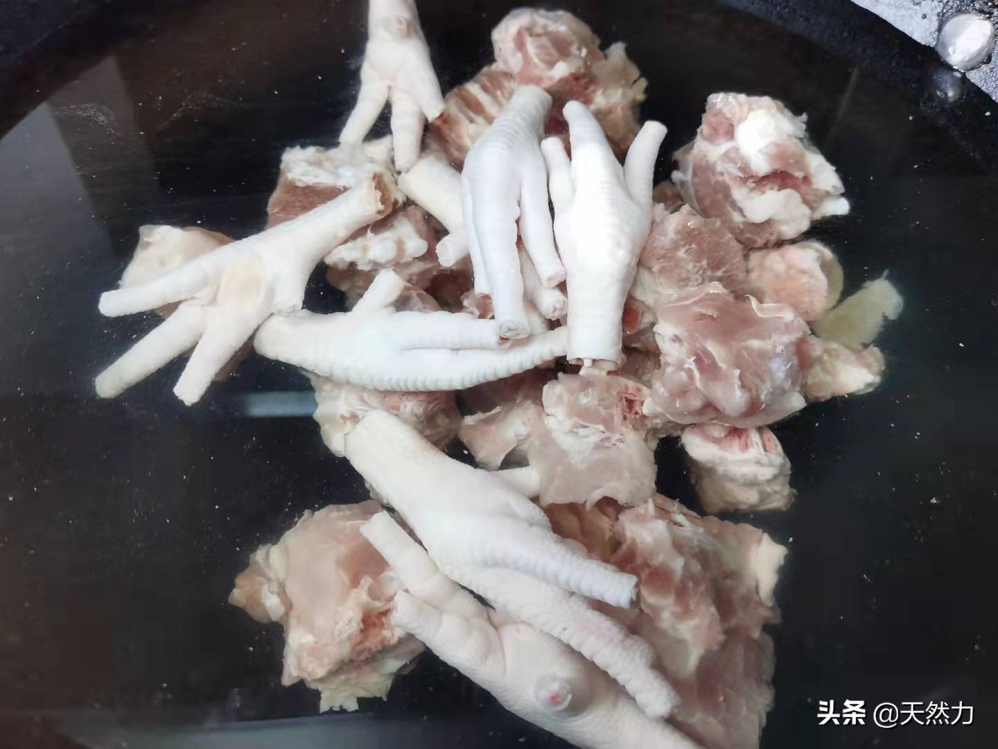 广东板栗骨头汤的做法,排骨靓汤家常煲汤大全