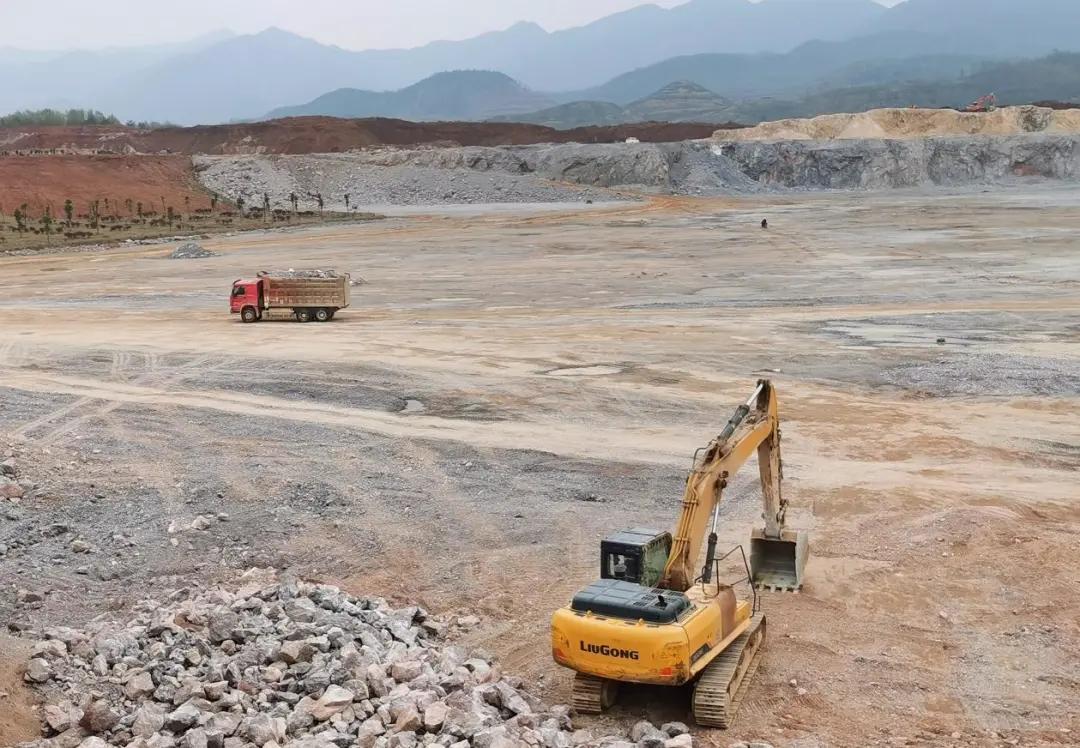 柳工20吨矿山版挖掘机,柳工700矿山挖掘机