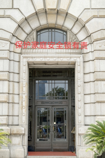 防盗门开关门要很重才能开或关,防盗门使用小常识